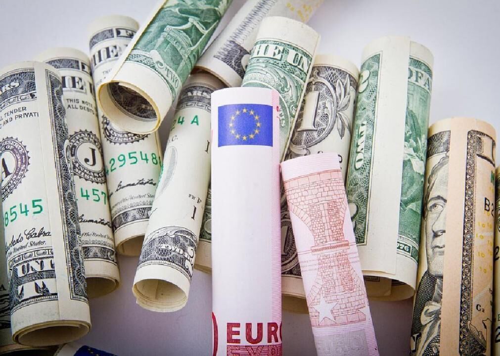 1960: Eurodollar, new journalism